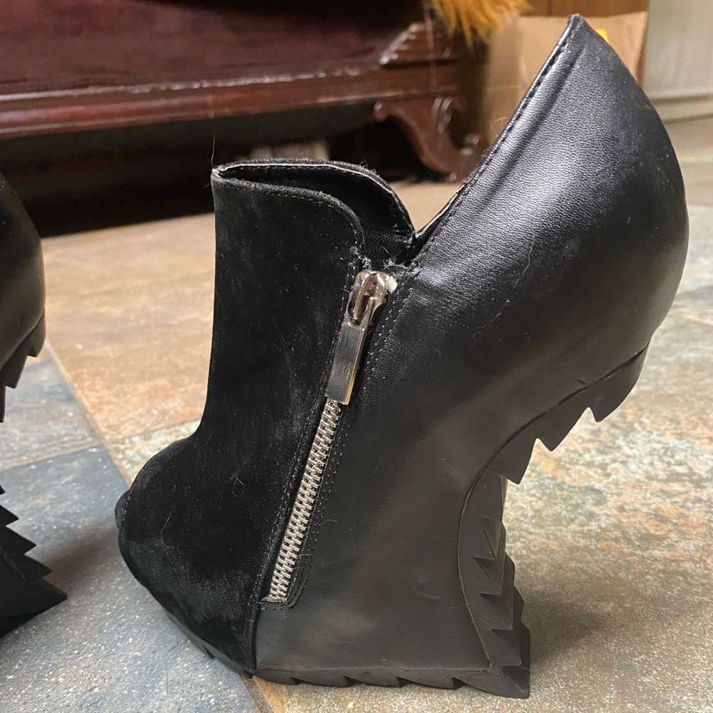 Heelless Black Velvet Faux Leather Wedge Booties - Picture 4 of 13
